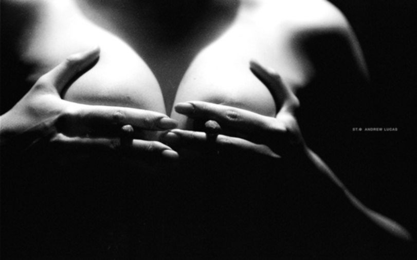 Молодые девахи выложили свое студийное НЮ в сеть - секс порно фото