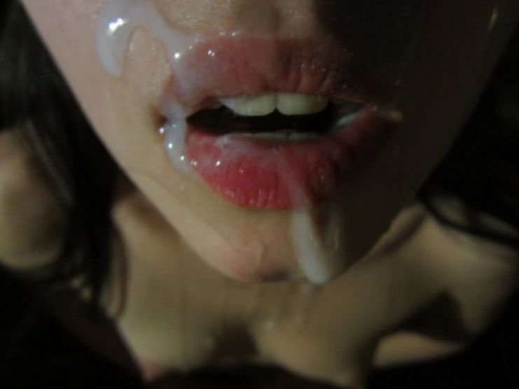 Молодые девахи со спермой на лице и титьках - секс порно фото